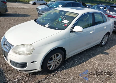 2007 Volkswagen Jetta Wolfsburg Edition z USA, uszkodzony, nr VIN 3VWEG71K37M131342